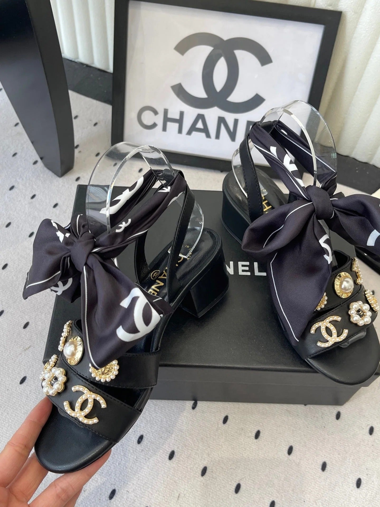 CC 26s Sandals 55 Black Sheepskin Mixed Gold Charm 650082