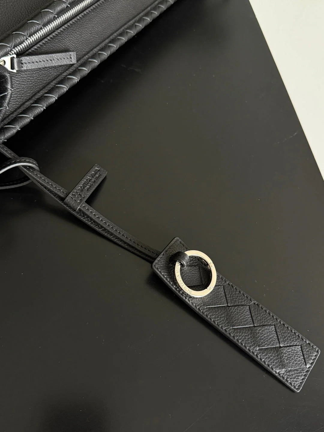 Bottega Veneta 2026 Corriere Zipped Messenger Bag Black Calfskin 136949