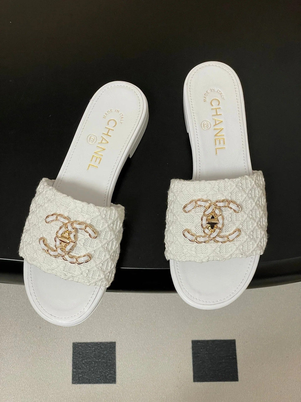 CC 26s Flat Slippers White Fabric Sheepskin 649491