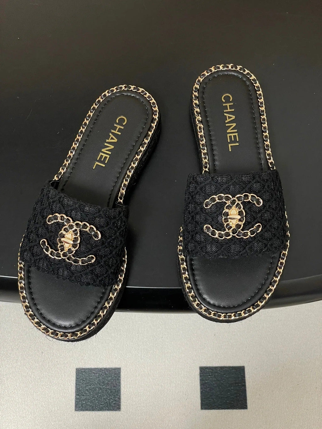 CC 26s Flat Slippers Black Gold Fabric Sheepskin 649487