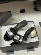 CC 26s Pearl Sandals 70 Black Patent Leather 649540