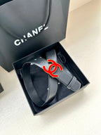 CC 30MM BELT IN BLACK SMOOTH CALFSKIN WITH RED METAL LOGO