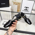CC 26s Flat Sandals Black Cowhide Patent Leather 183576