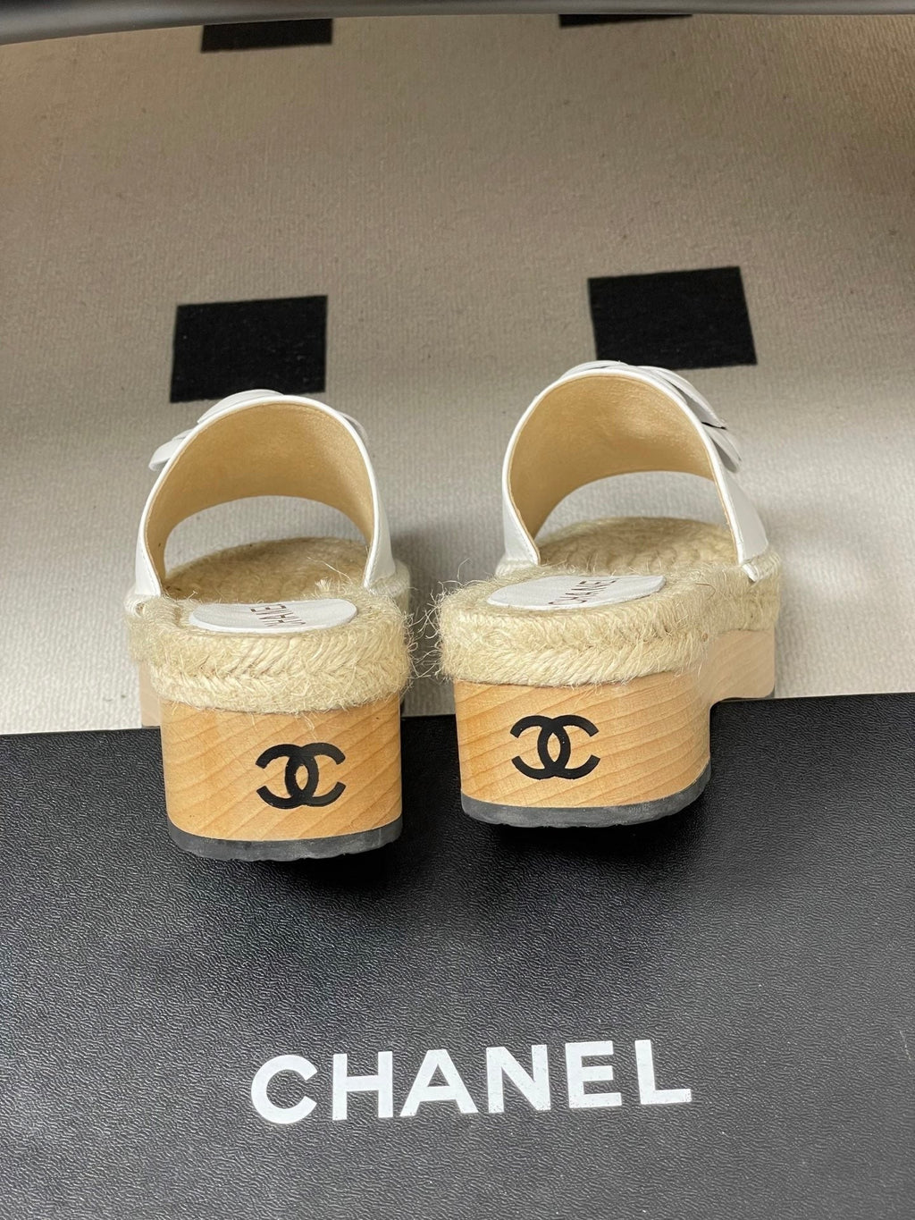 CC 26s Camellia Slippers Beige White Rope Smooth Leather 649401