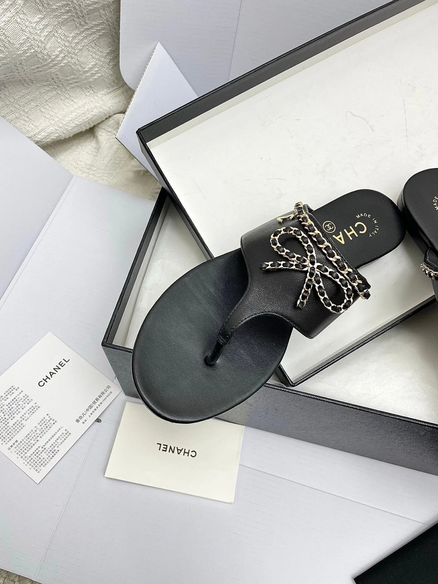 CC 26s Thong Sandals Black Sheepskin 645322