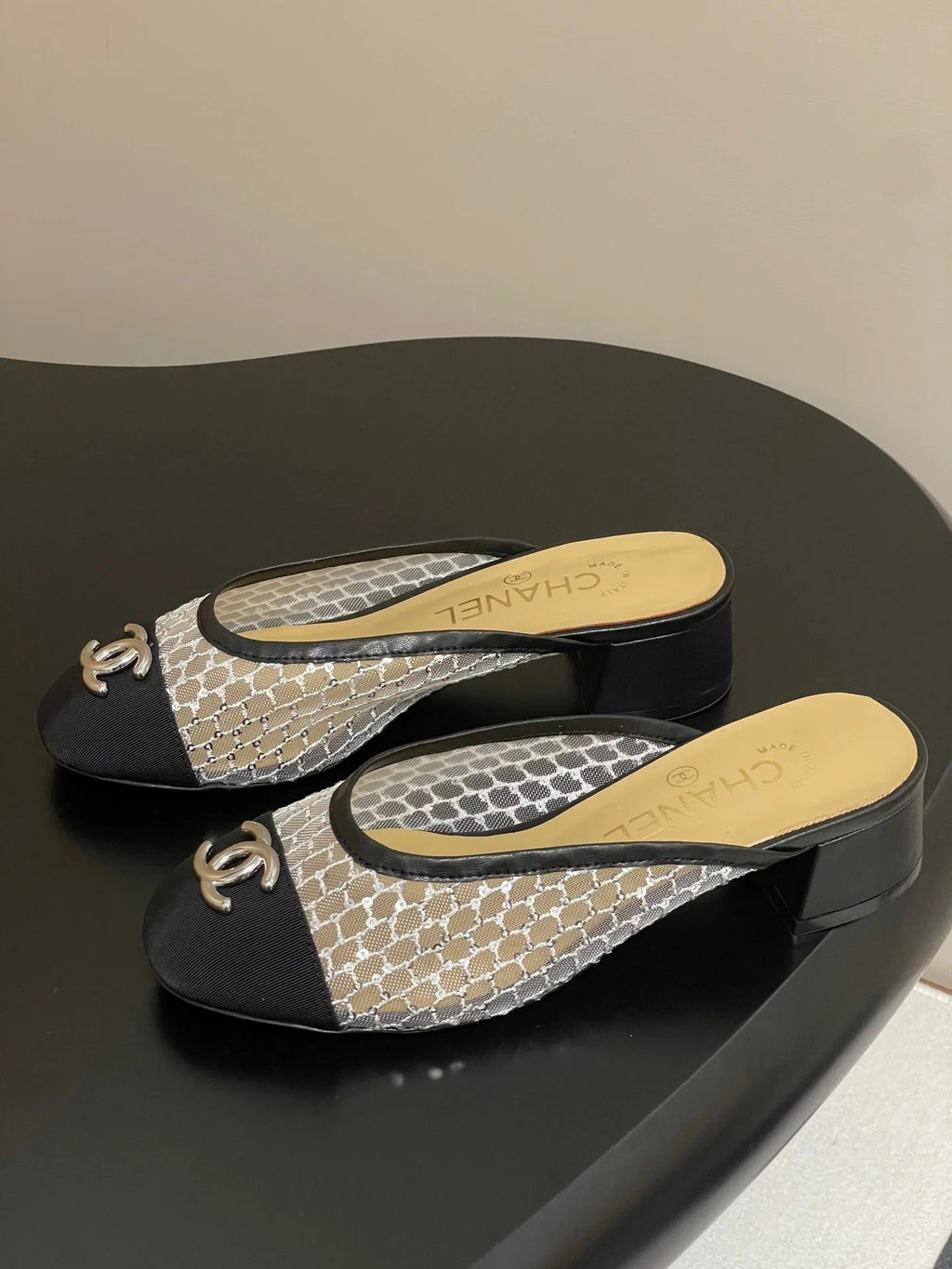 BUBBLE 30 MM IN BLACK FABRIC AND WHITE MESH
