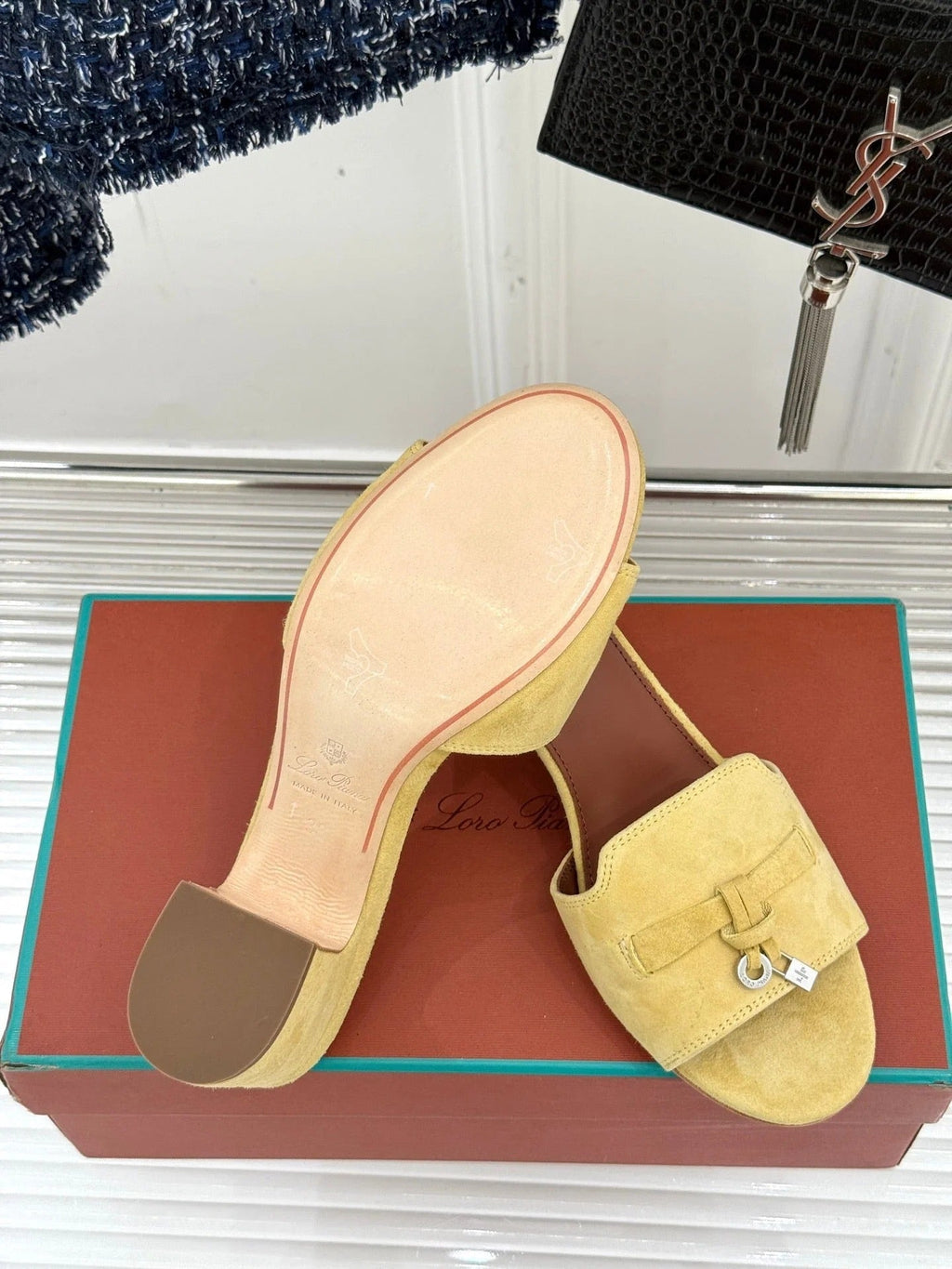 HIGH HEELS IN YELLOW SUEDE AND LAMBSKIN