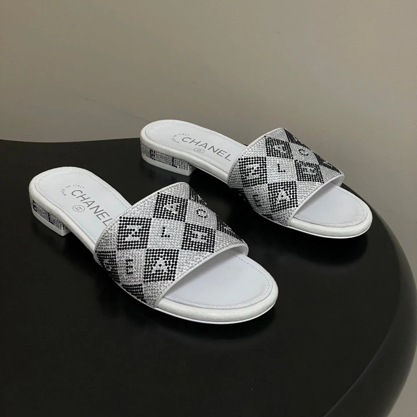 CC 26s Flat Sandals White Sheepskin Rhinestones 649521