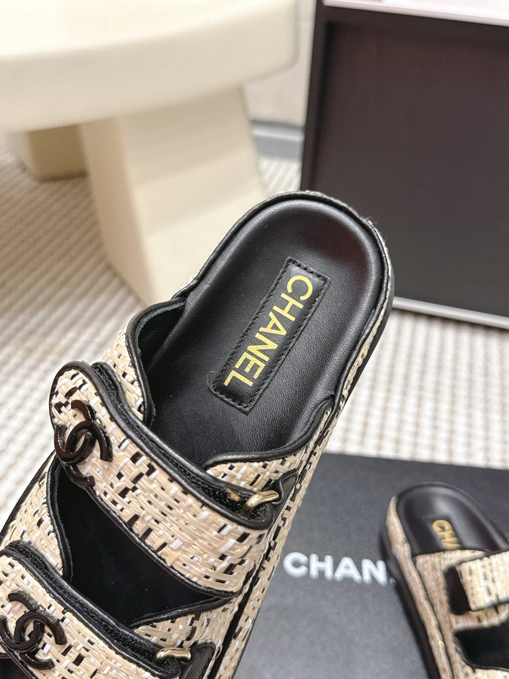 CC 26s Sandals Black Beige Leather Raffia 632396