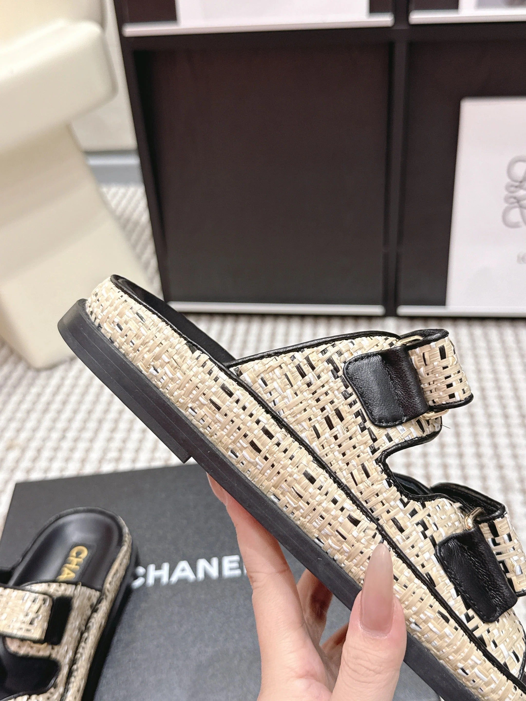 CC 26s Sandals Black Beige Leather Raffia 632396