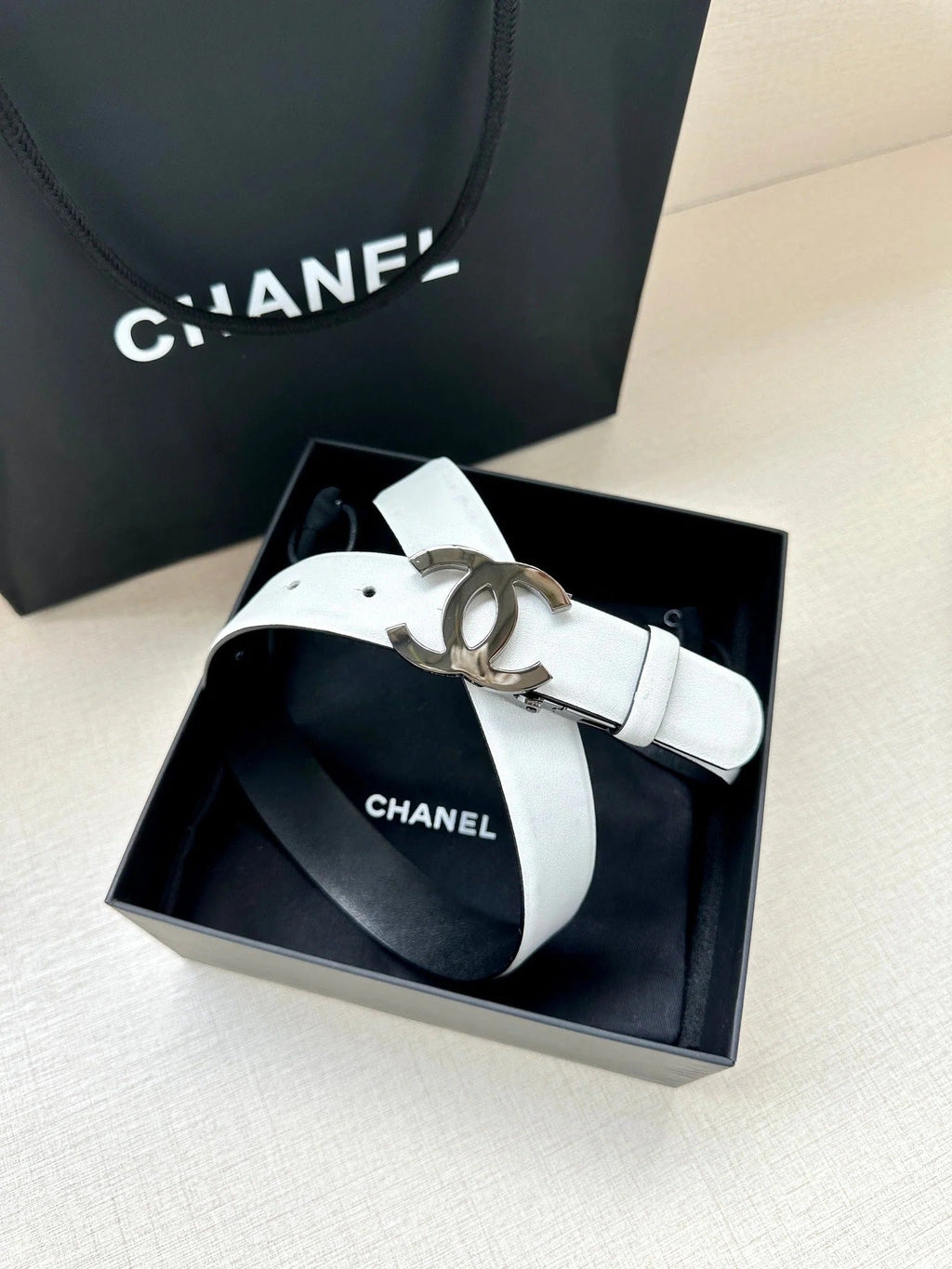 CC 30MM BELT IN WHITE AND BLACK CALFSKIN WITH SILVER HARDWARE
