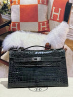 HM KELLY MINI 22 IN BLACK AMERICAN ALLIGATOR SILVER BUCKLE