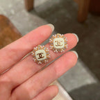 STUD EARRINGS SQUARE DOUBLE C IN GOLD METAL WHITE PEARL WHITE ENAMEL