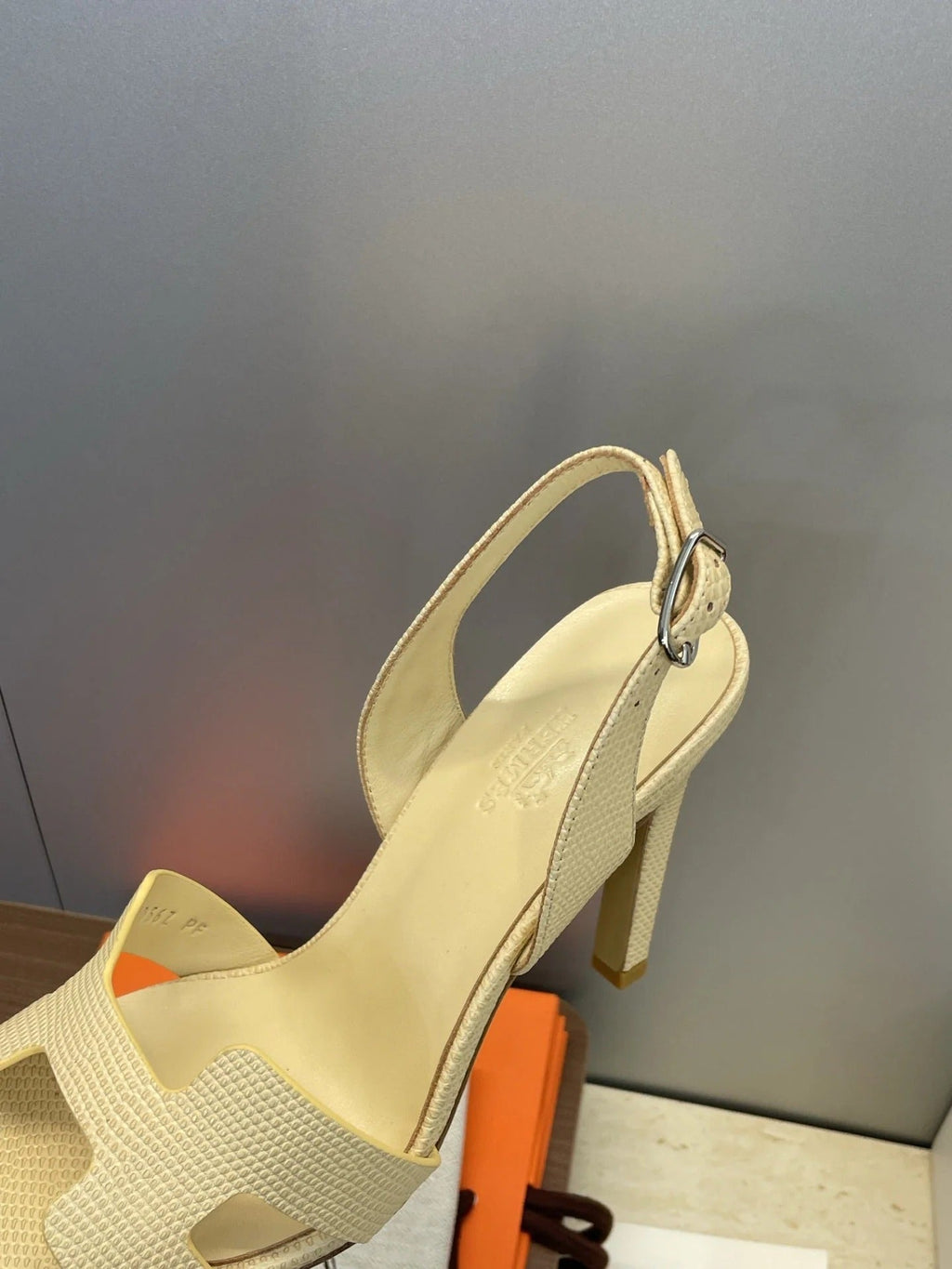 HM 26ss High Heel Sandals 105 Light Beige Cowhide 607114