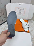 HM 26ss Oasis Sandals White Sheepskin Sliver Buckle 625164