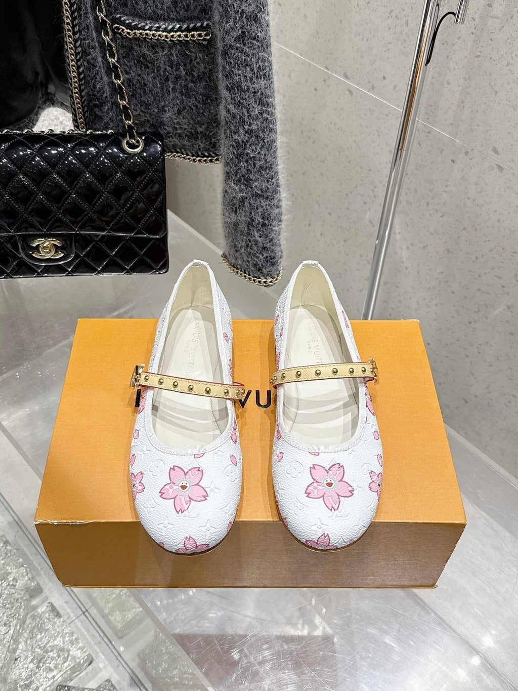 LV 26s Ballet Flats White Pink Monogram Leather 610841