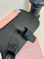 MIU 26ss Flat Sandals 50 Black Sheepskin 627352
