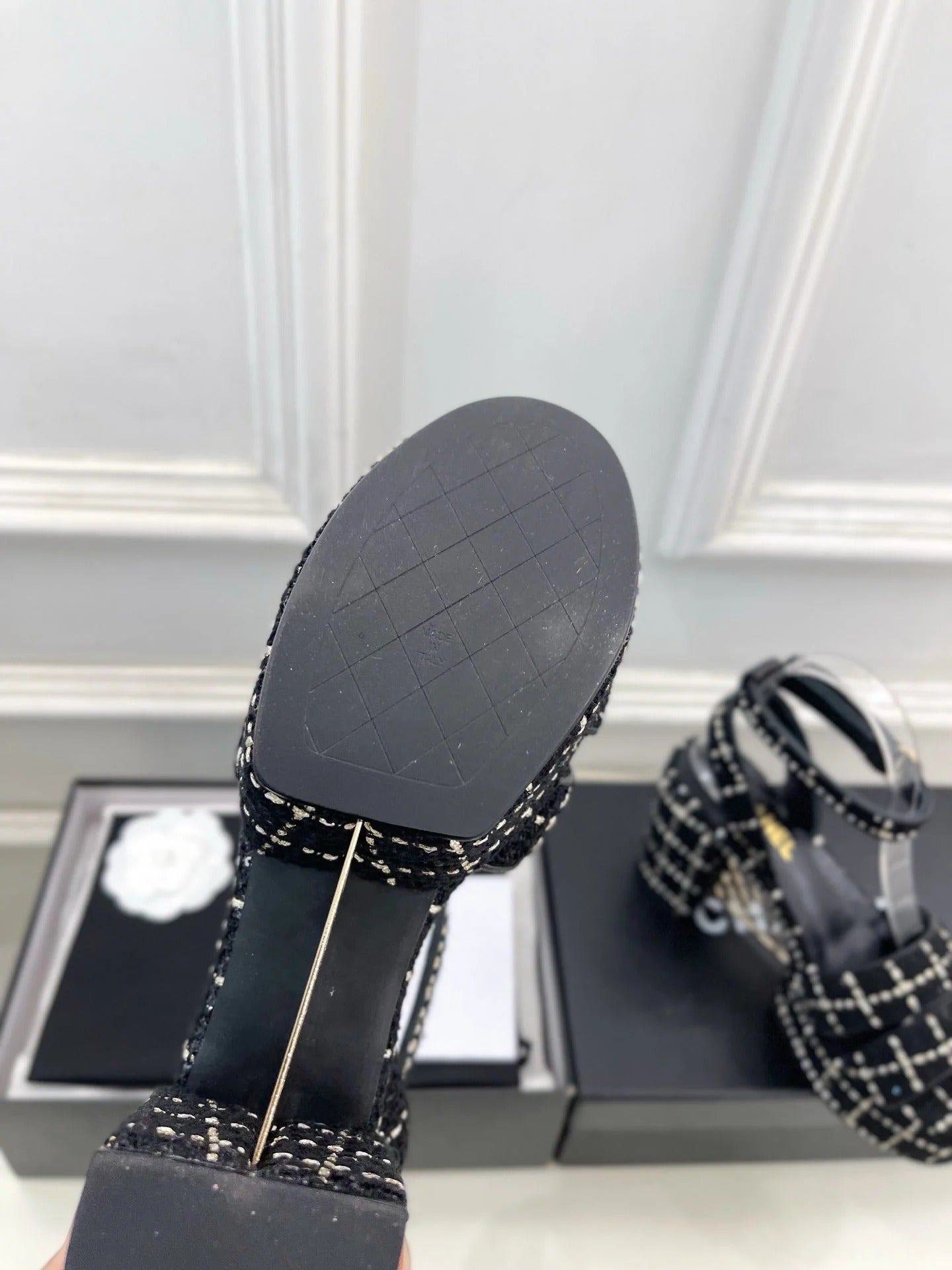 CC 26s HighHeeled Platform Sandals 85 Black Tweed 631863