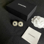 DOUBLE C STUD EARRINGS IN IVORY-TO-BROWN RESIN PATTERN