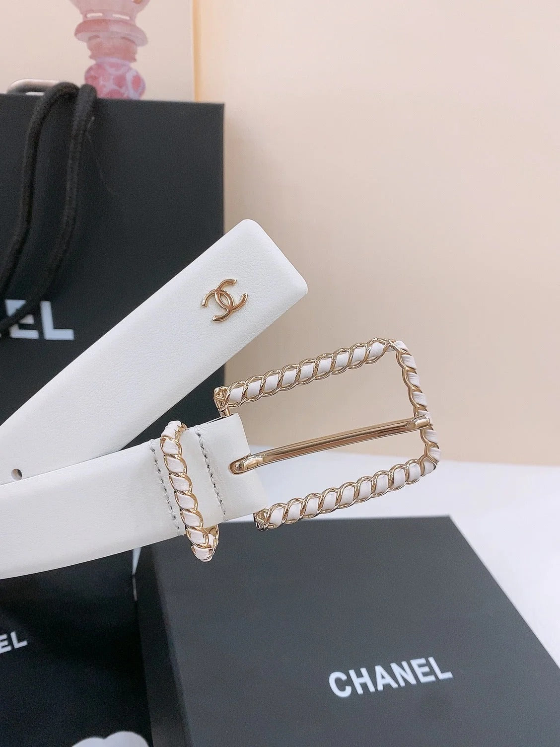 BELT 30MM IN BLACK AND WHITE CALFSKIN WITH INTERWOVEN GOLD CHAIN BUCKLE