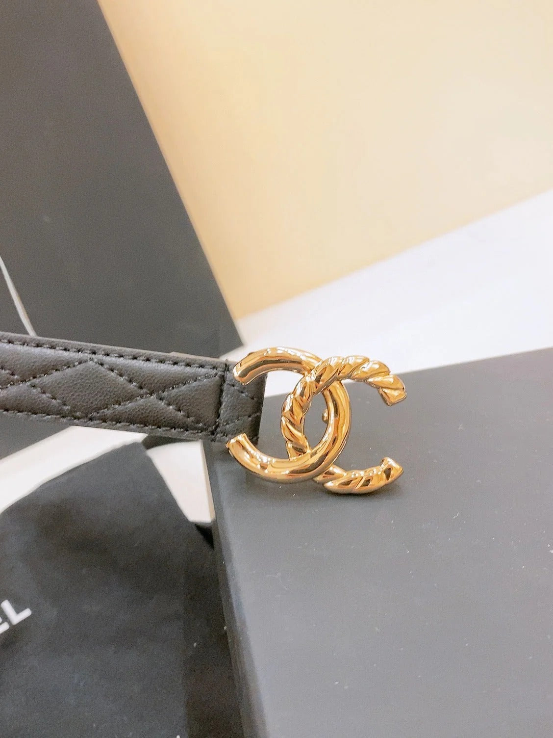 DOUBLE C BELT 20MM IN BLACK CALFSKIN WITH QUILTED STITCHING AND SPIRAL GOLD BUCKLE