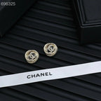 25S TWISTED RIBBED DOUBLE C STUD EARRINGS IN GOLD METAL