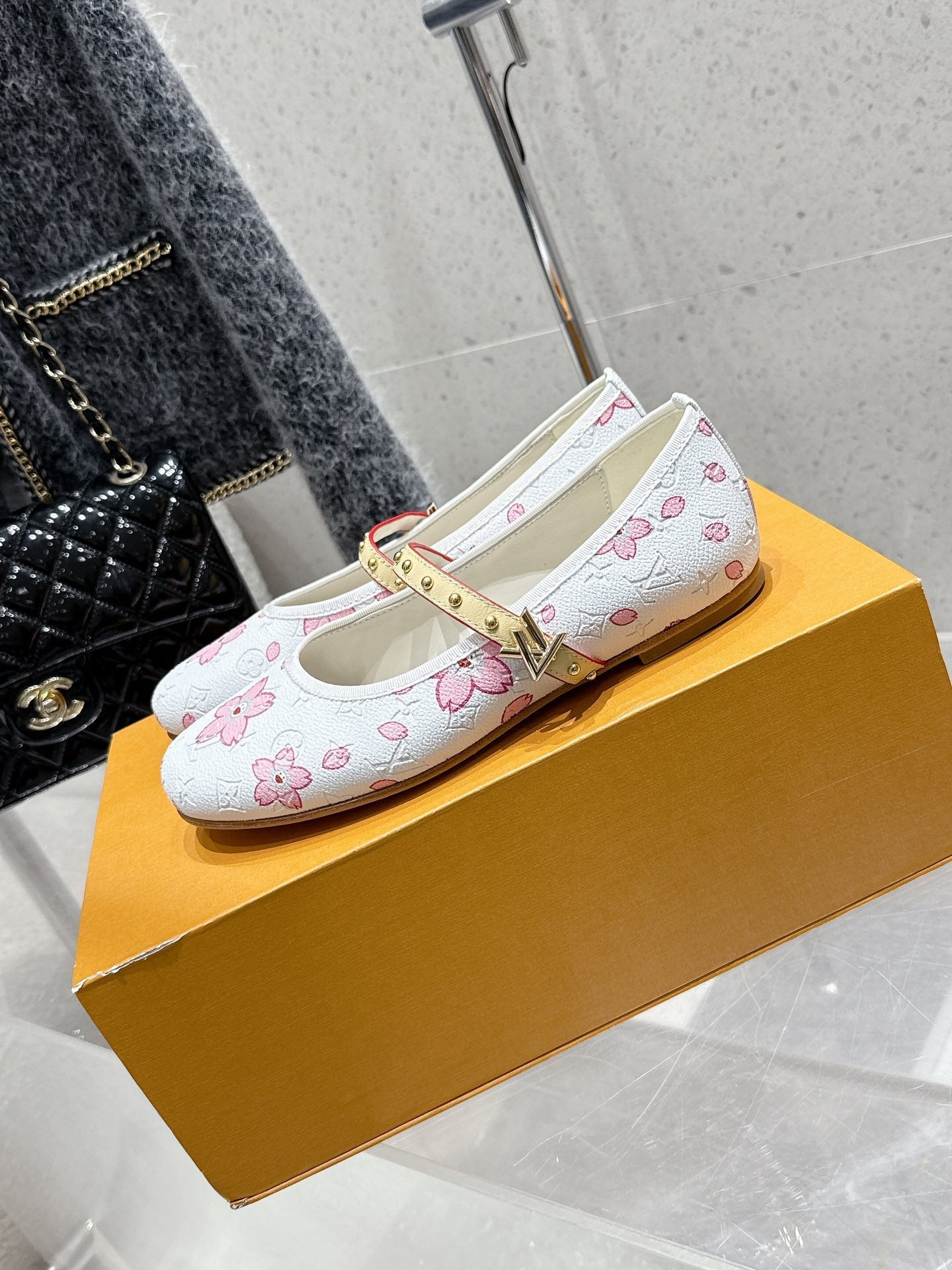 LV 26s Ballet Flats White Pink Monogram Leather 610841