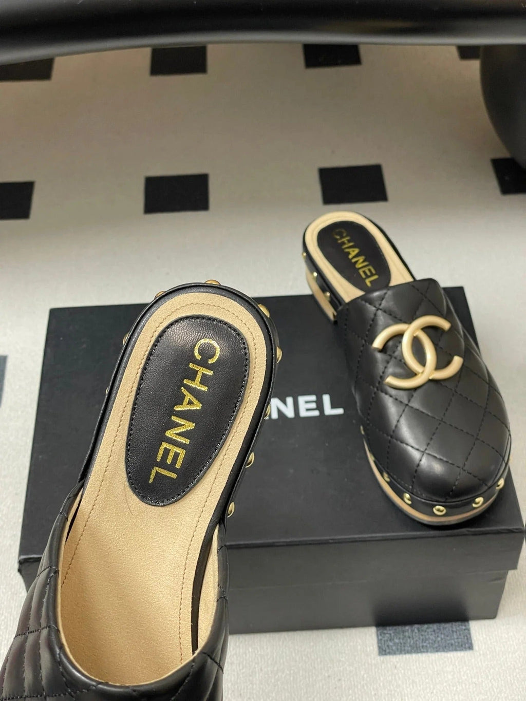 CC 26s Flat Mule Black Beige Cowhide 649404
