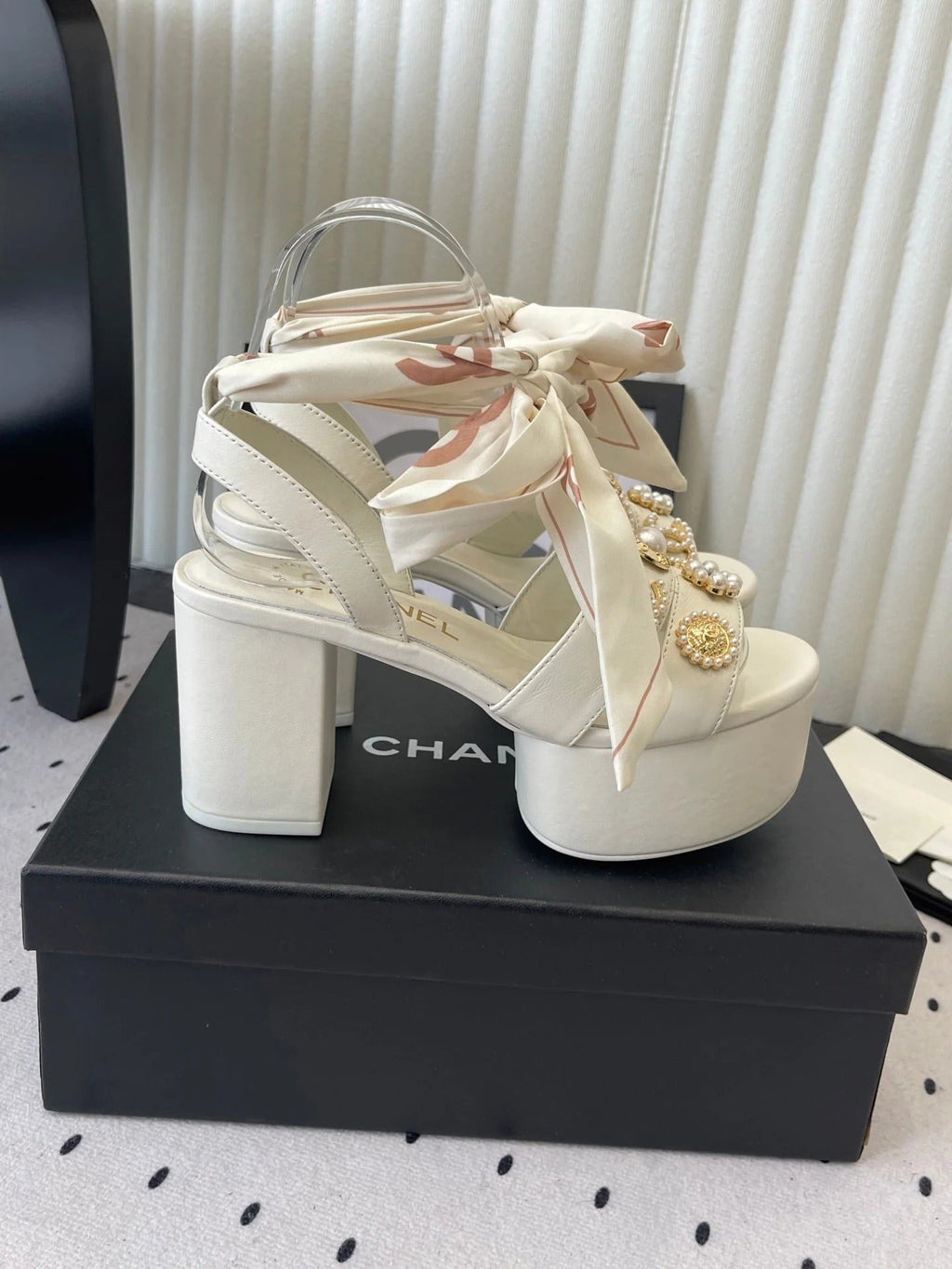 CC 26s Platform Sandals 75 White Sheepskin Mixed Gold Charm 650089