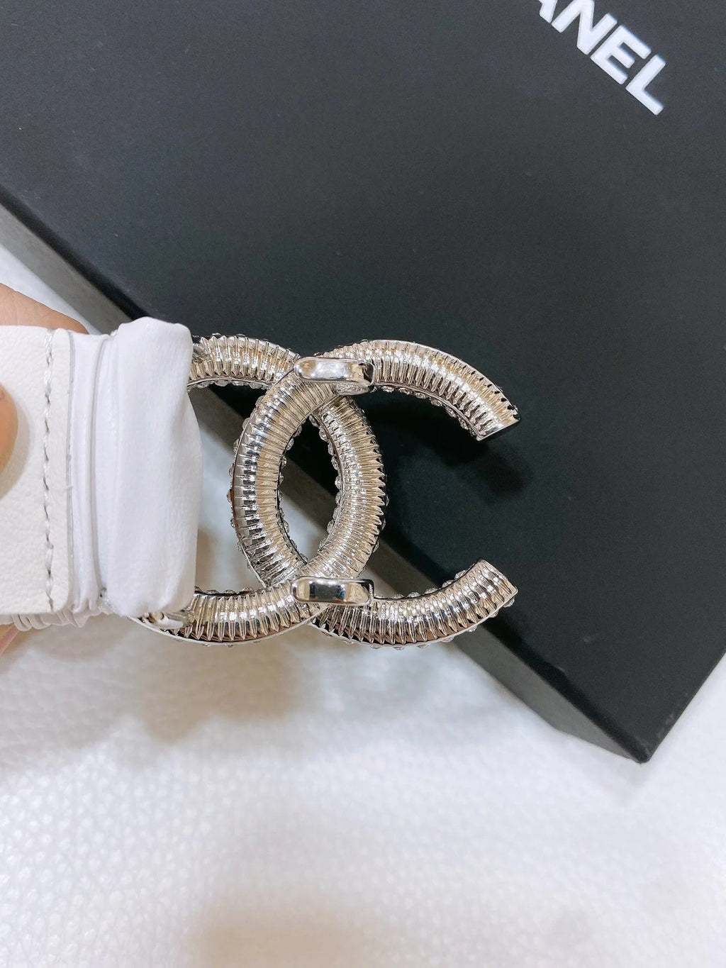 CC ELASTIC BELT 30MM IN WHITE CALFSKIN SILVER HARDWARE WITH RHINSTONES