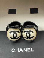 CC 26s Pearl Sandals 70 Black Patent Leather 649540