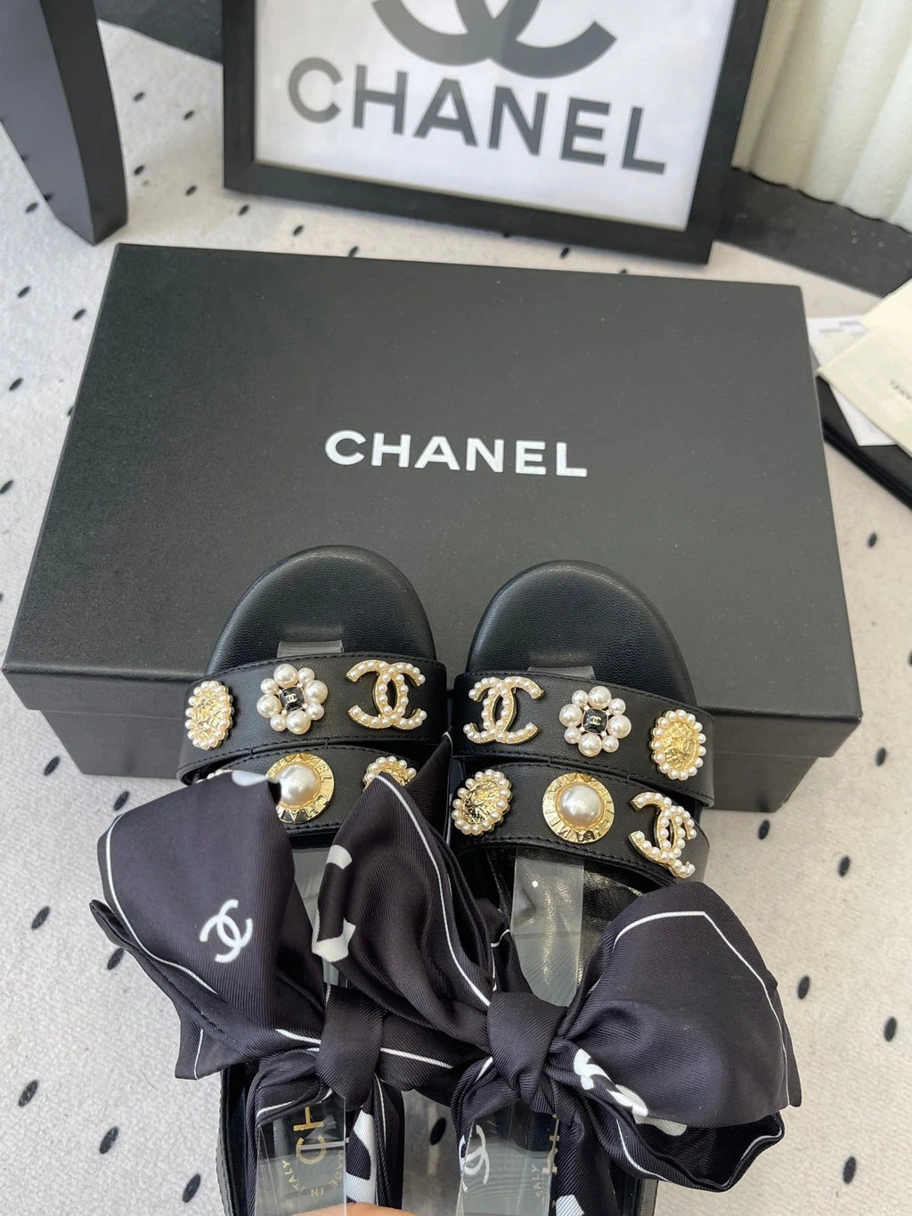 CC 26s Sandals 55 Black Sheepskin Mixed Gold Charm 650082