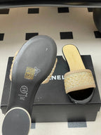 CC 26s Pearl Flat Sandals Beige Patent Leather 649541