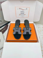 HM 26ss Oran Sandals 50 Black Rhinestone Cowhide 625267