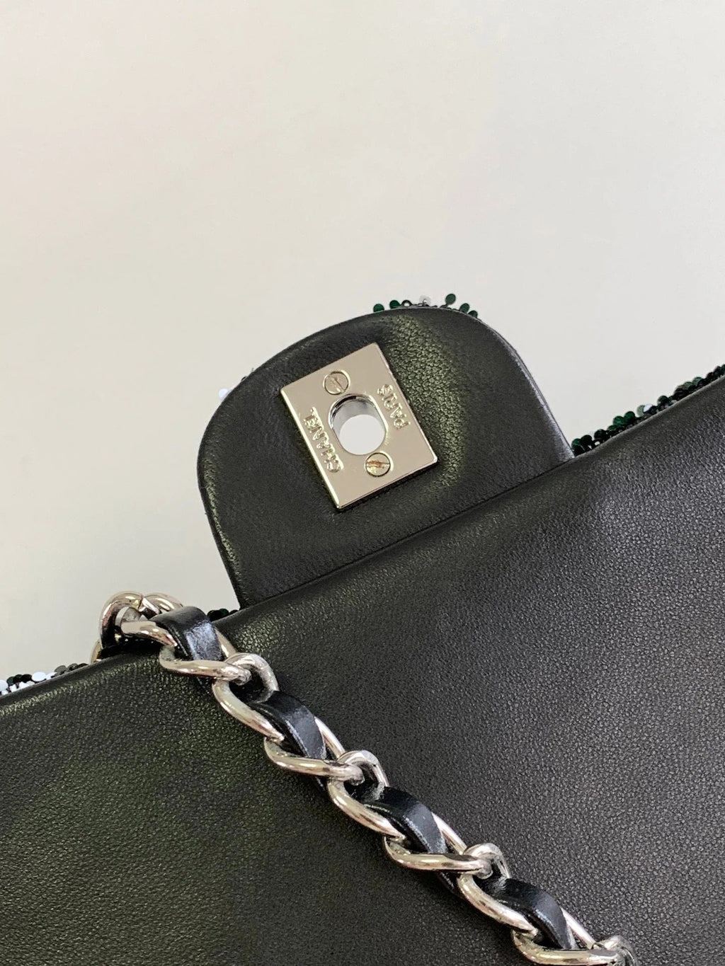 CC 25S FLAP BAG 25 CM IN WHITE MIX BLACK SEQUINS