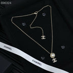 PENDANT NECKLACE IN GOLD TWISTED RIBBED DOUBLE C