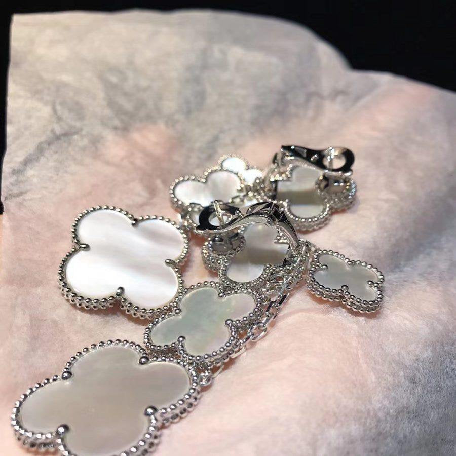 CLOVER WHITE MOP 4 MOTIFS SILVER