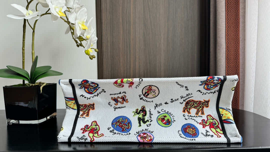 Medium CD Book Tote 36cm White Multicolor Dragon Zodiac Embroidery