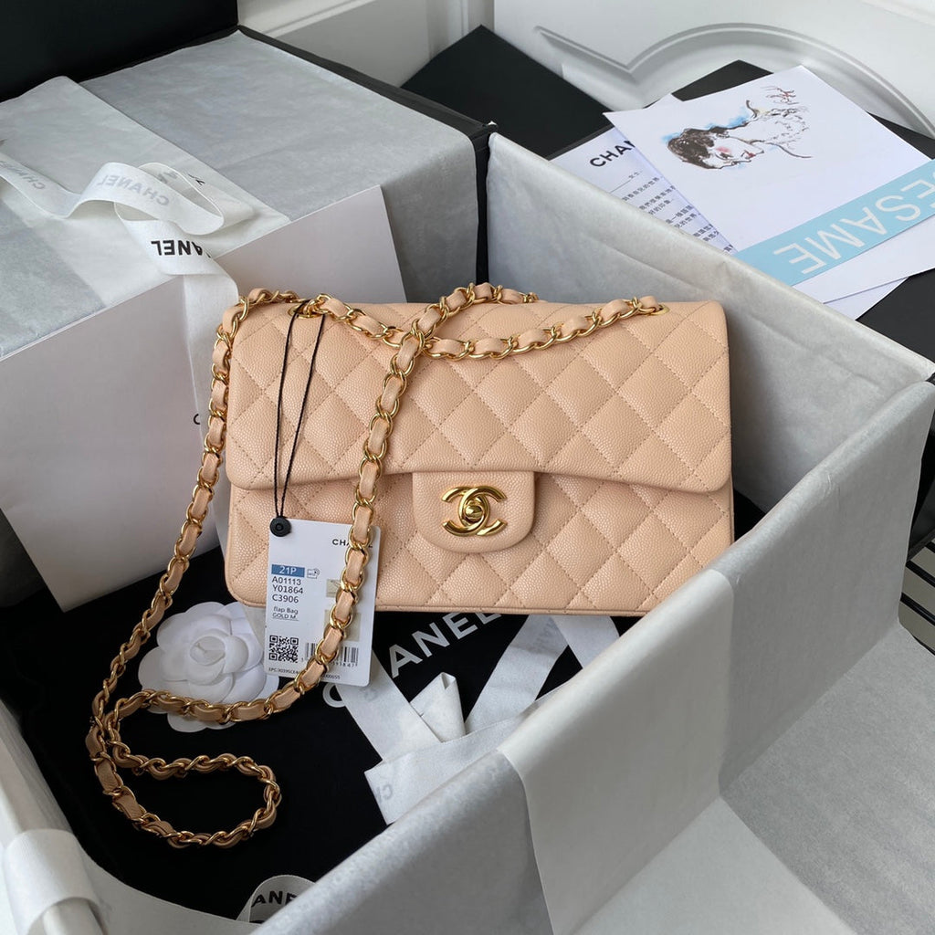 Medium Classic Flap Bag 23cm Salmon Caviar Gold Hardware