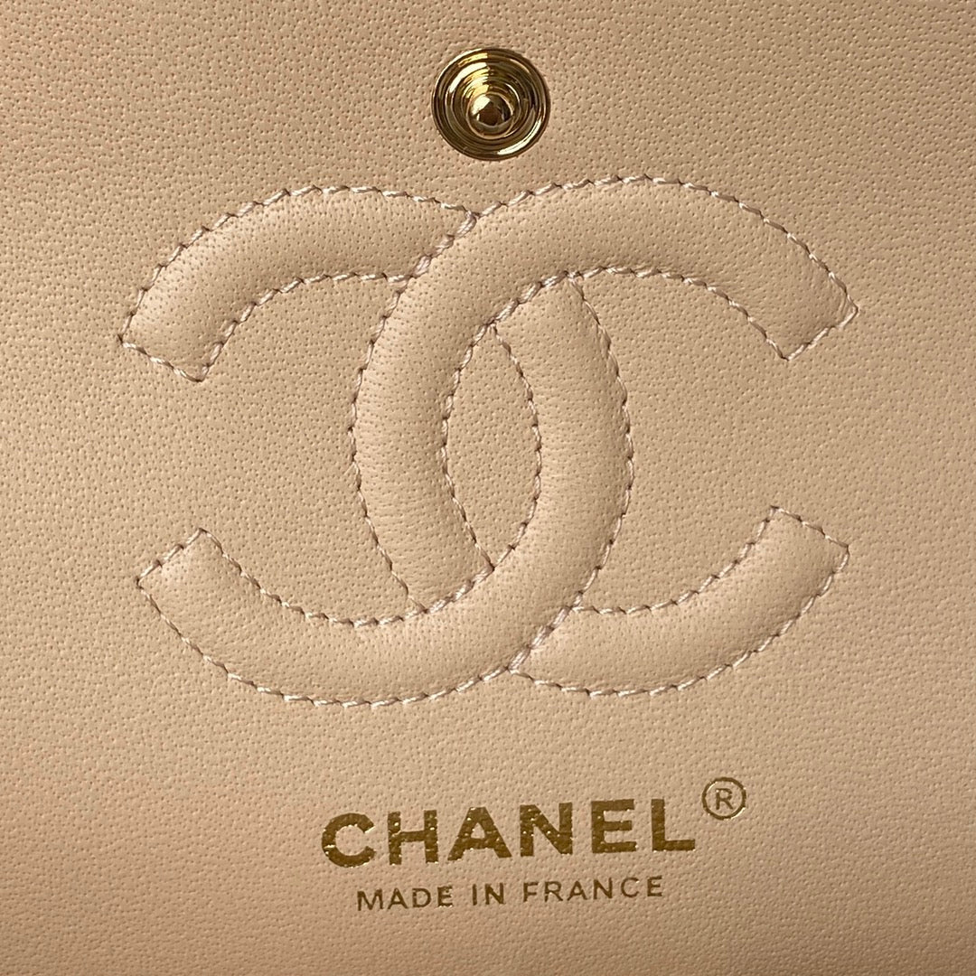 Medium Classic Flap Bag 23cm Salmon Caviar Gold Hardware