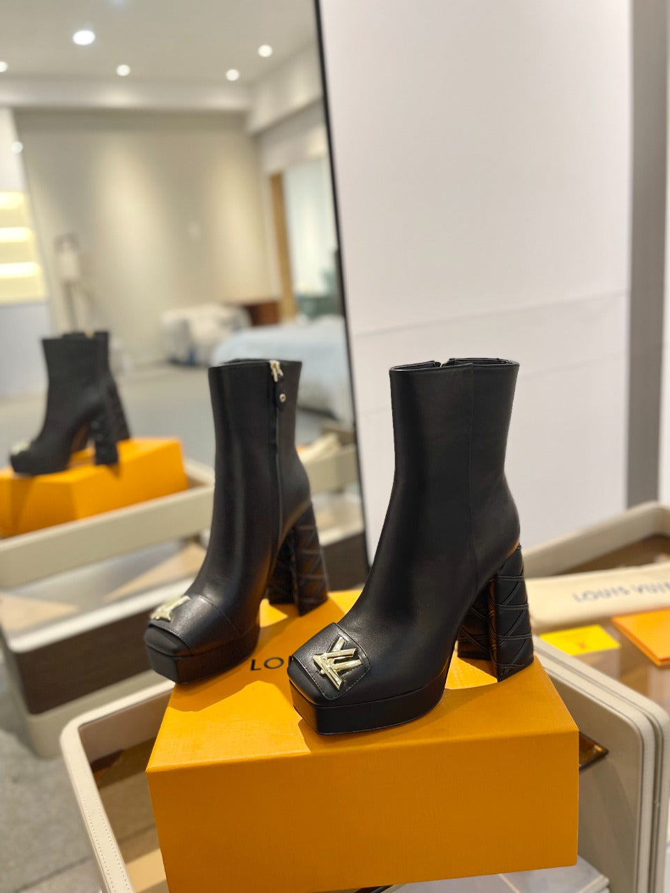 LV 26 AW L's Boutique Ankle Boots 12cm Black Sheepskin 574353