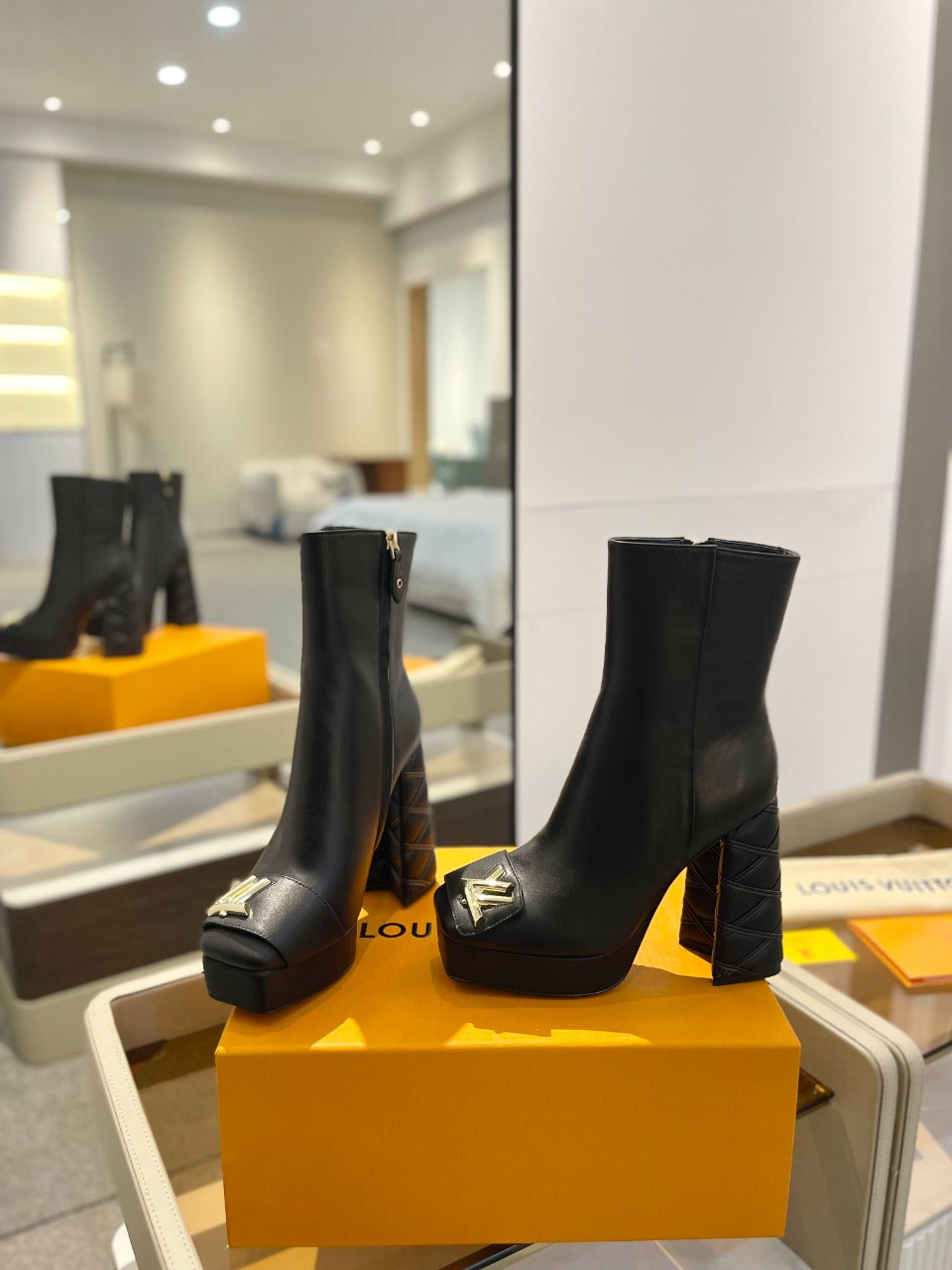 LV 26 AW L's Boutique Ankle Boots 12cm Black Sheepskin 574353