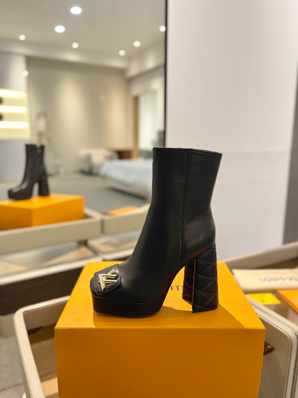 LV 26 AW L's Boutique Ankle Boots 12cm Black Sheepskin 574353