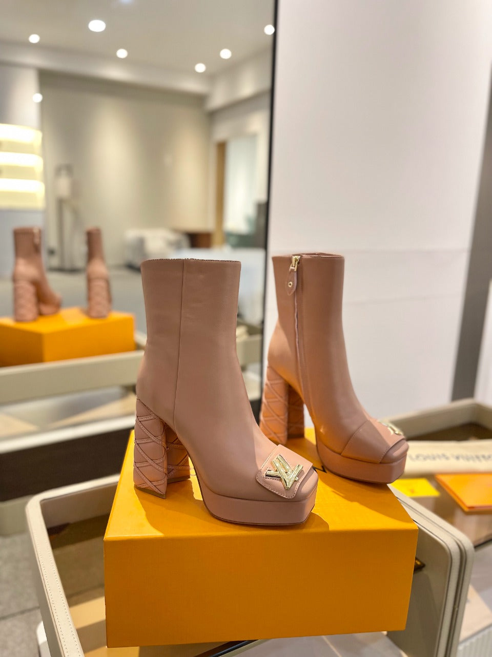 LV 26 AW L's Boutique Ankle Boots 12cm Warm Sand Sheepskin 574354